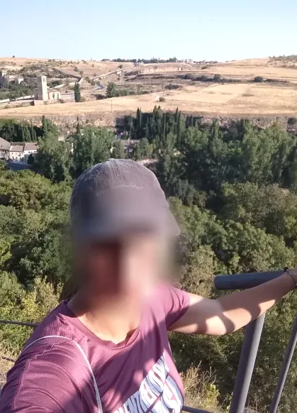 Amira, 40