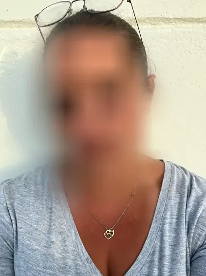 Laura, 33