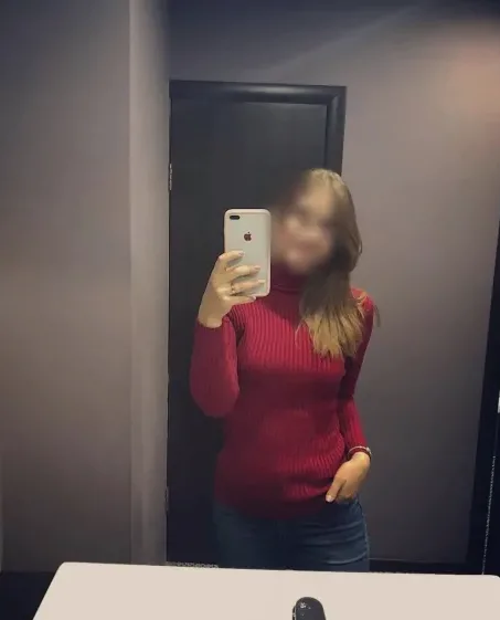 Melina, 32