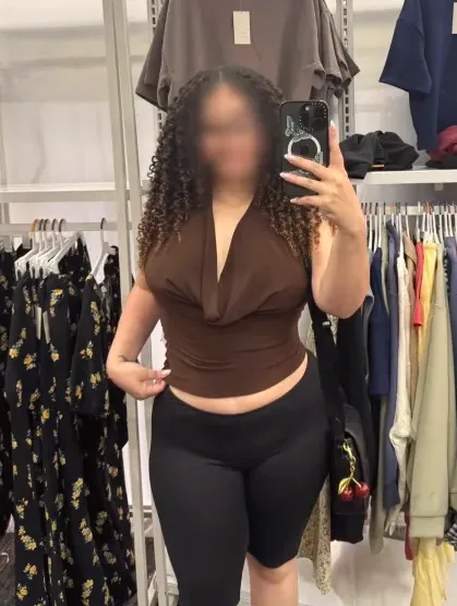 Melina, 30